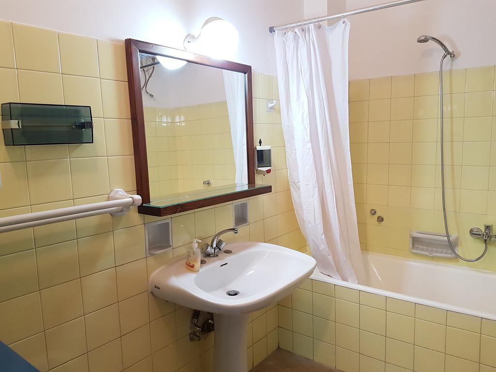 Errathens Aegean Apartment - Athens Center, 5 BD, 2 BATH Exterior foto